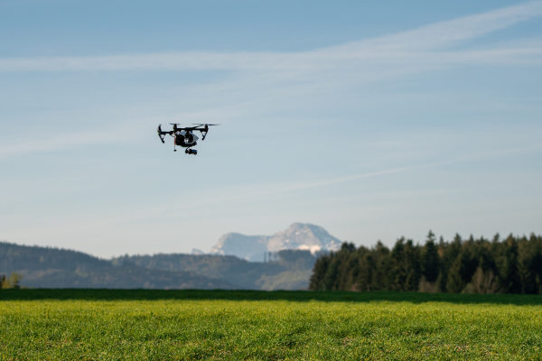 Como os drones ajudam a enfrentar desafios climáticos, geográficos e de segurança aérea